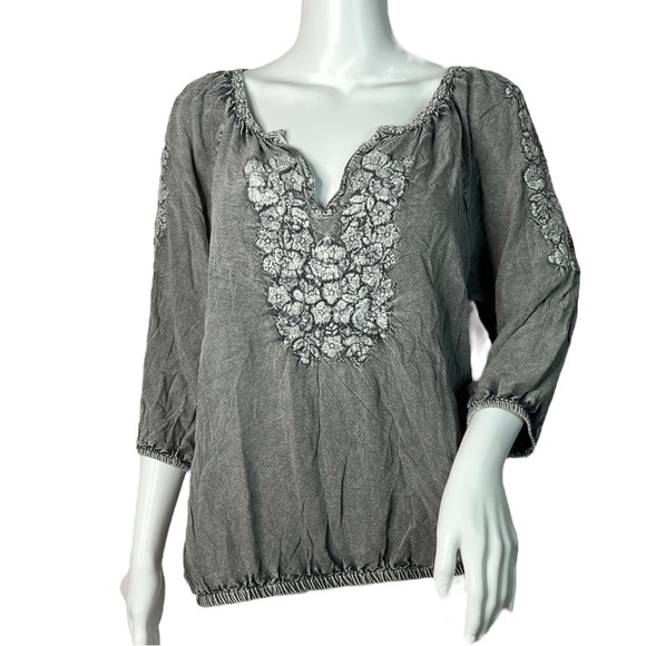 Solitaire Tops - Solitaire Women’s Top Gray Floral Embroidered 3/4 Sleeve Fitted Waist